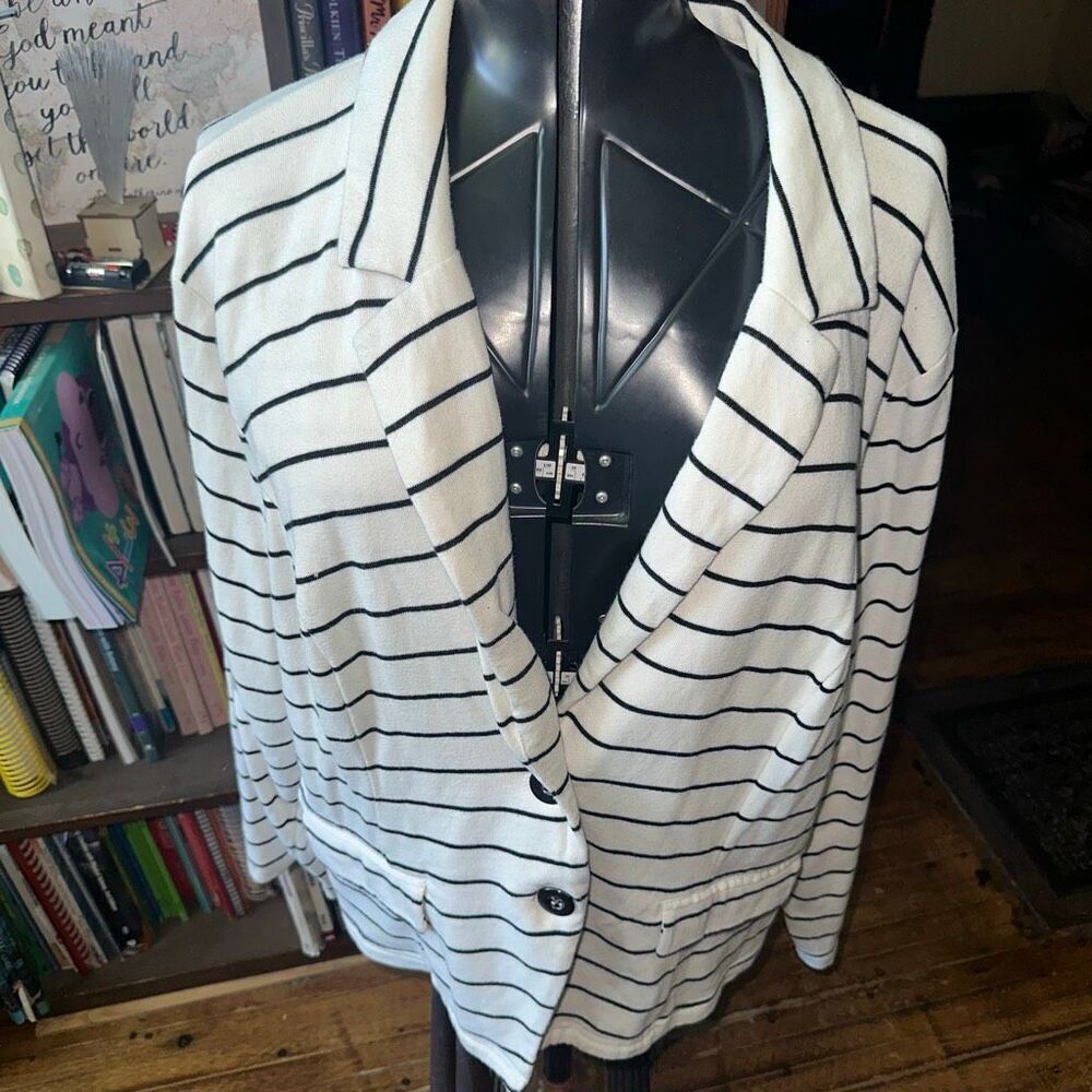 Torrid black & white striped business casual minimalist knit 4x blazer